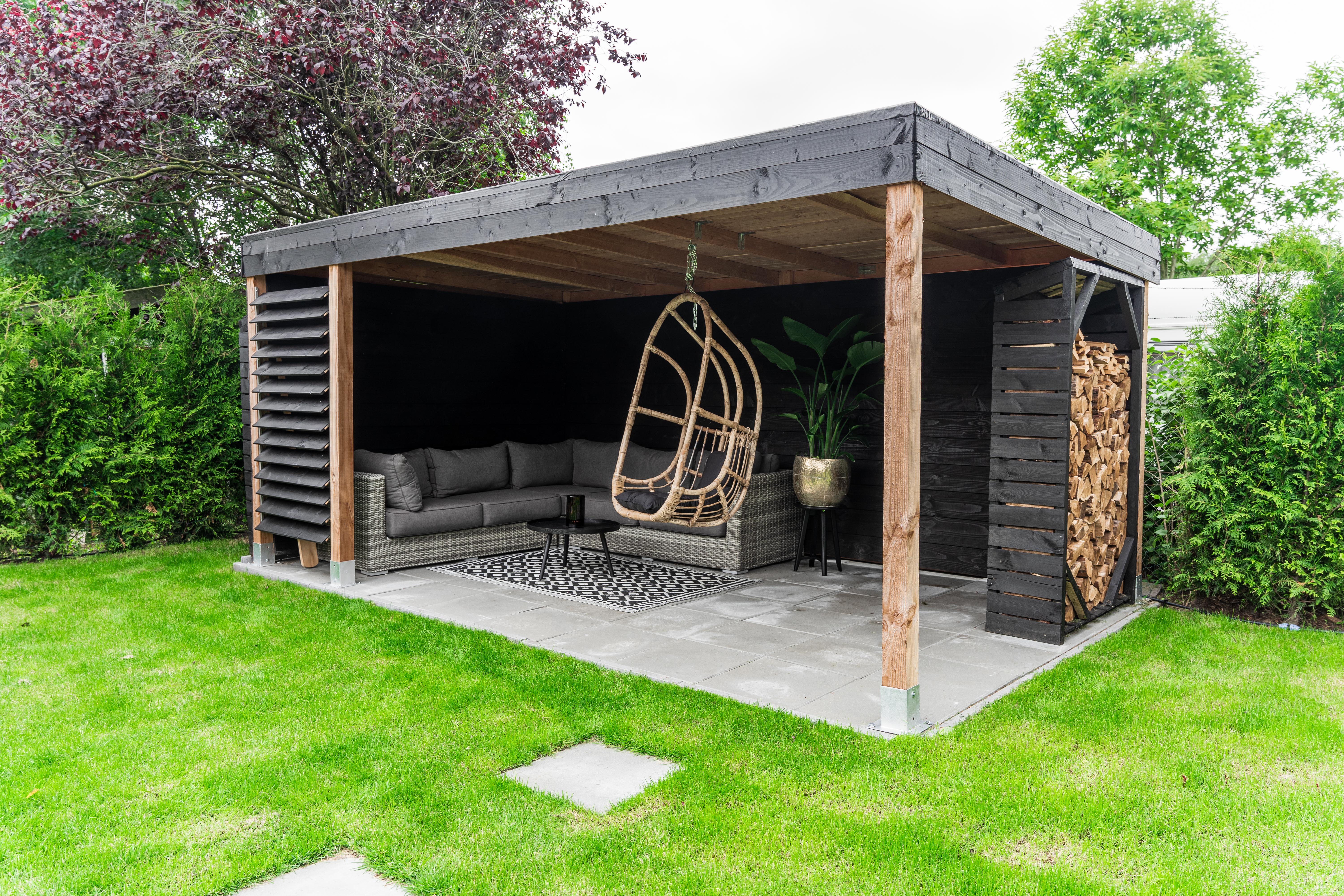 Lounge met hangstoel Ermelo